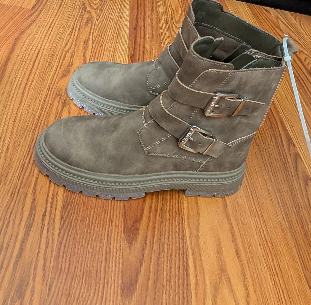 DKNY  Crissa Buckles Moto Boots